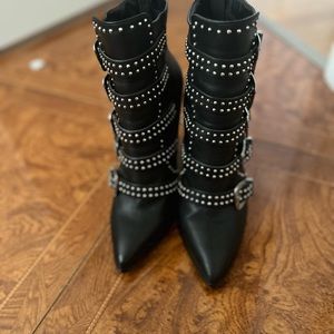 Steve Madden Comet Boots Size 9 (New never been worn)
